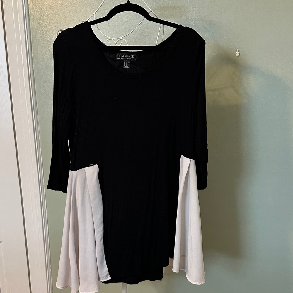 Forever 21 Black and White Tunic Top